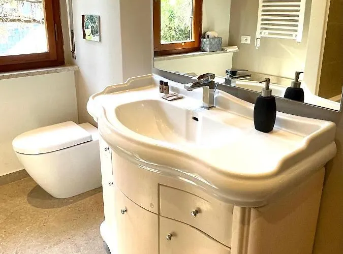 Degli Ulivi Terrace * マッサ・マリッティマ