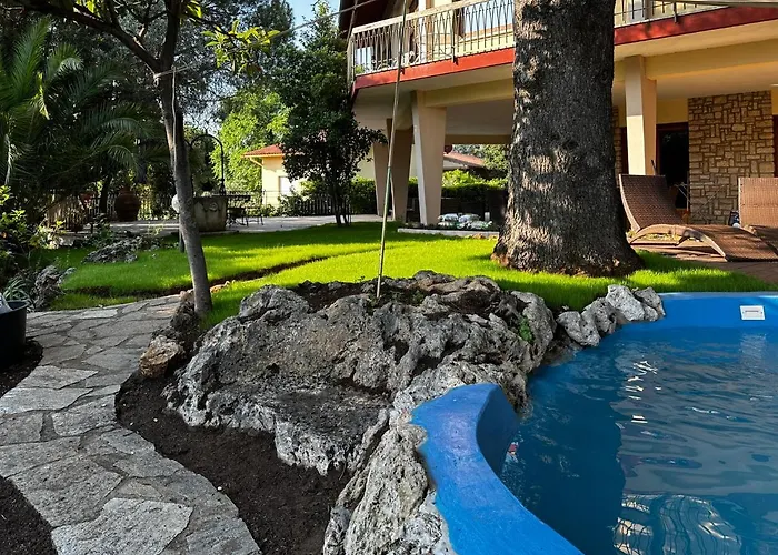 アパート Degli Ulivi Terrace マッサ・マリッティマ