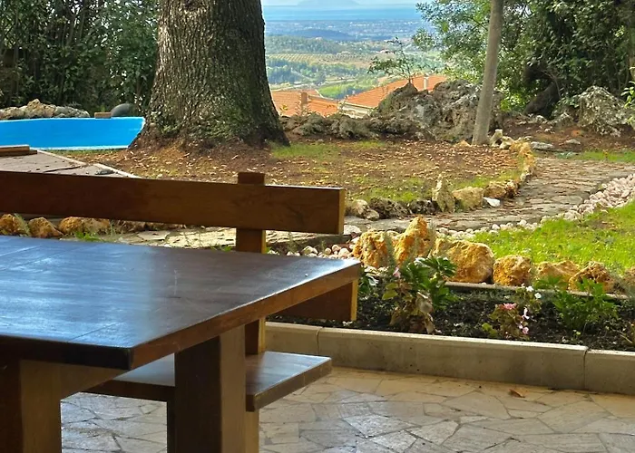 Degli Ulivi Terrace * マッサ・マリッティマ